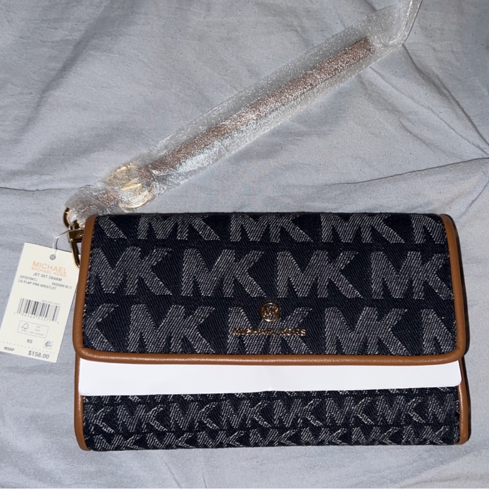 Michael Kors Wristlet